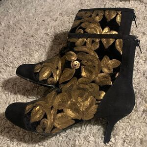 Joan Boyce EUC black/gold sequin suede like ankle boots Size 9.5